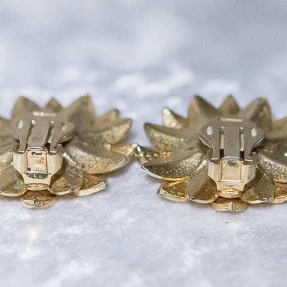 BEAUTIFUL Sarah Coventry Sunflower Earrings Clip Ons Gold Tone - Picture 8 of 9